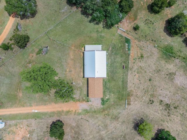 1371 Private Road 2051, Giddings, TX 78942