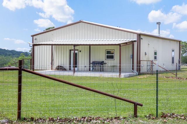 1371 Private Road 2051, Giddings, TX 78942