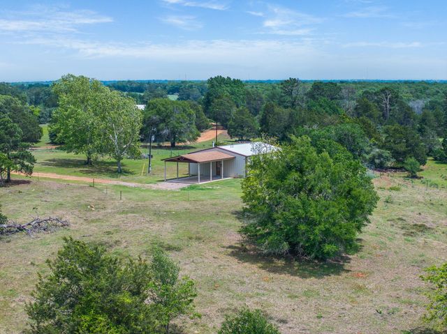 1371 Private Road 2051, Giddings, TX 78942
