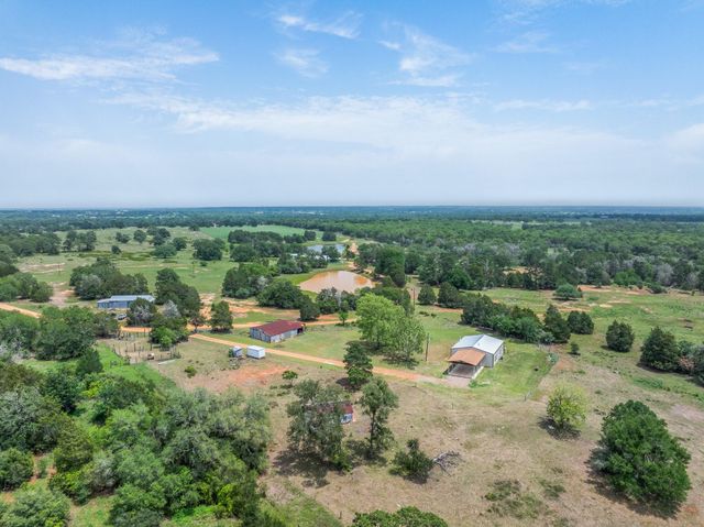 1371 Private Road 2051, Giddings, TX 78942