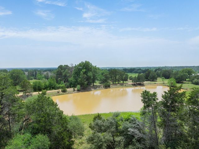 1371 Private Road 2051, Giddings, TX 78942