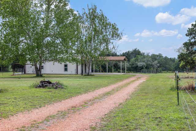 1371 Private Road 2051, Giddings, TX 78942