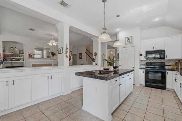 2 Camborn Place, The Woodlands, TX 77384