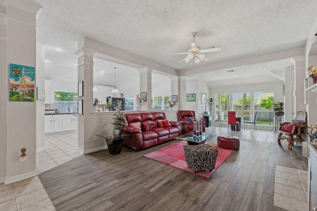 2 Camborn Place, The Woodlands, TX 77384