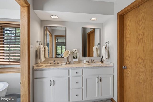 1675 WATERGLEN DR, West Chester, PA 19382