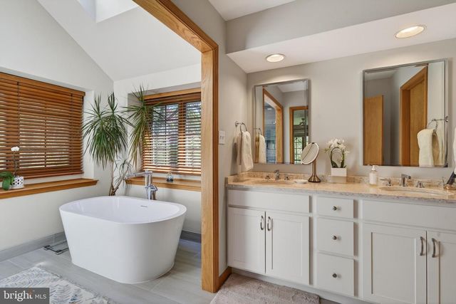 1675 WATERGLEN DR, West Chester, PA 19382