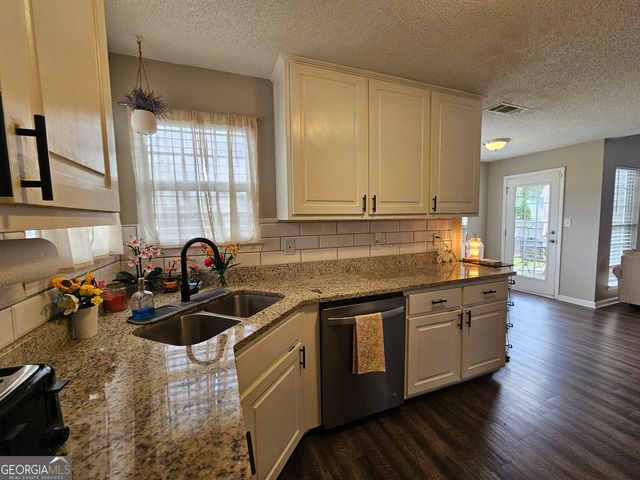 5077 Meadow Trace, Fairburn, GA 30213