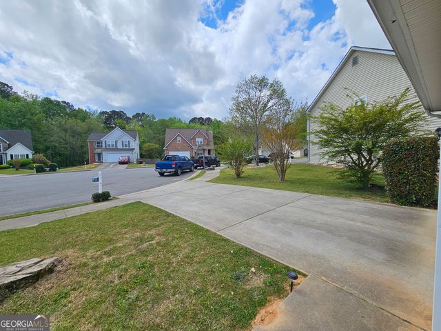 5077 Meadow Trace, Fairburn, GA 30213