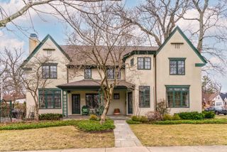 249 E Sheridan Place, Lake Bluff, IL 60044