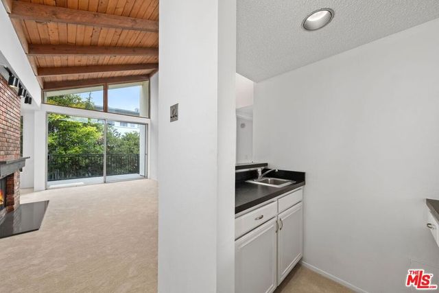 1340 S BEVERLY GLEN Boulevard 303, Los Angeles, CA 90024