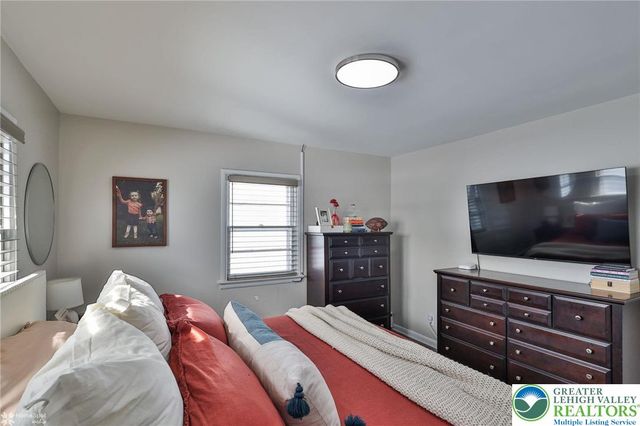 59 Main Street, Stockertown Boro, PA 18040