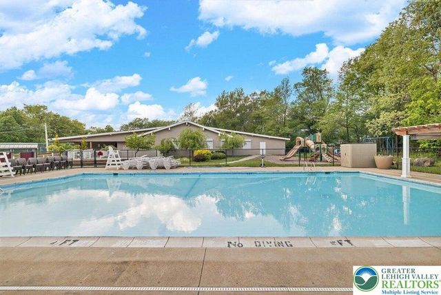 1041 Country Place, Coolbaugh Twp, PA 18466