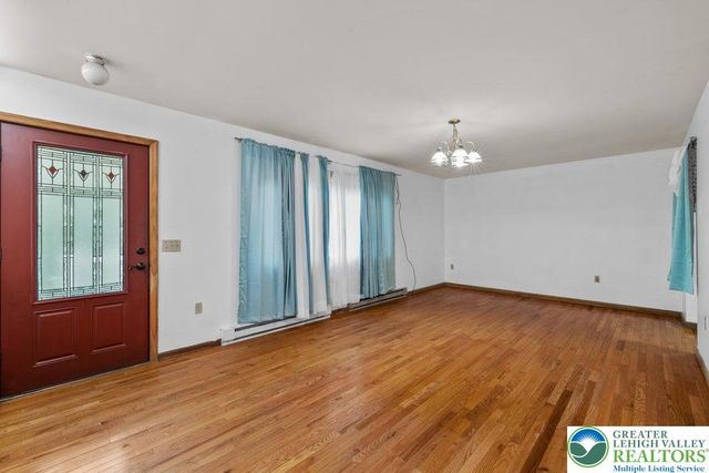 1041 Country Place, Coolbaugh Twp, PA 18466