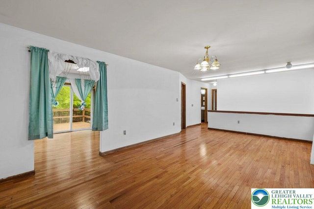 1041 Country Place, Coolbaugh Twp, PA 18466