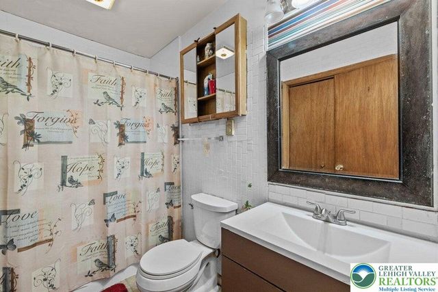 1041 Country Place, Coolbaugh Twp, PA 18466