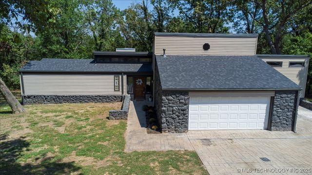 9705 E Redbud Street, Claremore, OK 74017