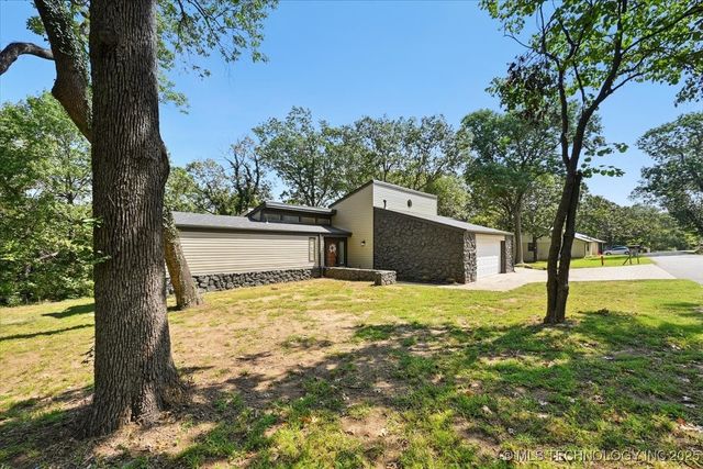 9705 E Redbud Street, Claremore, OK 74017