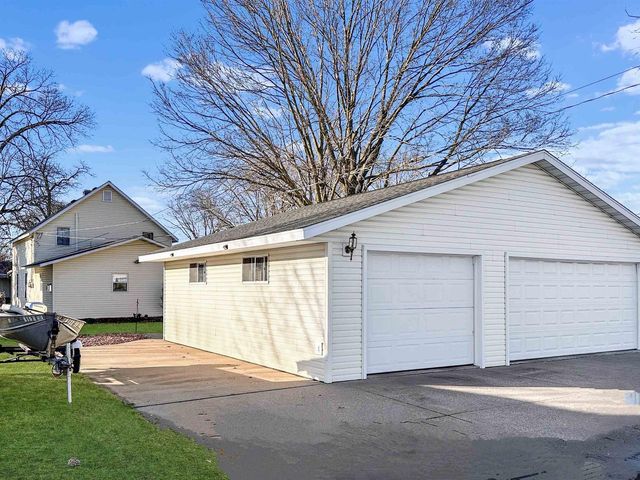 412 N Wacouta Avenue, Prairie Du Chien, WI 53821