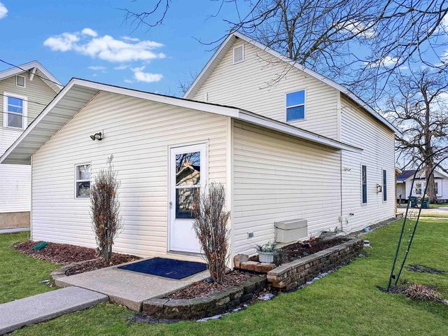 412 N Wacouta Avenue, Prairie Du Chien, WI 53821