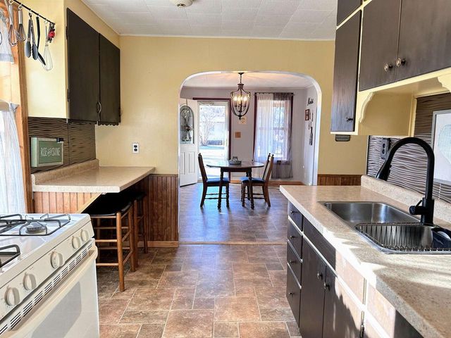 412 N Wacouta Avenue, Prairie Du Chien, WI 53821