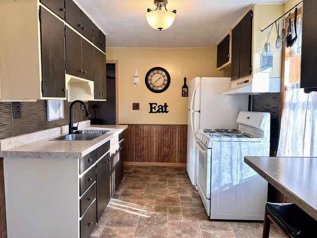 412 N Wacouta Avenue, Prairie Du Chien, WI 53821