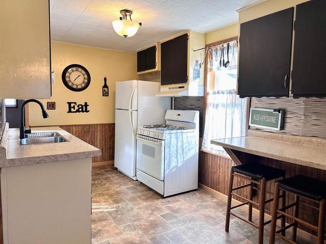 412 N Wacouta Avenue, Prairie Du Chien, WI 53821