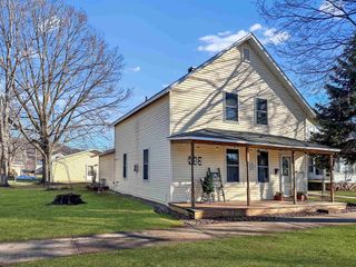 412 N Wacouta Avenue, Prairie Du Chien, WI 53821