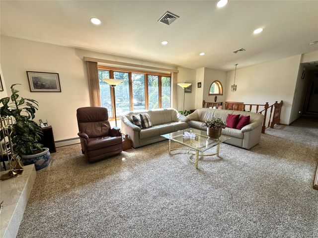 60 Manchester Road, Rock Hill, NY 12775