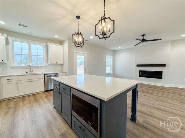 338 Cottage Loop, Midway, GA 31320