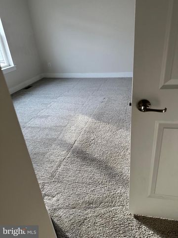702 PEONY LN, Spring City, PA 19475