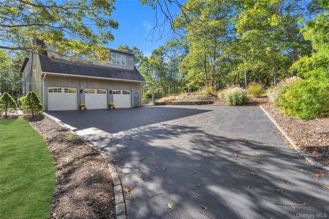 10 Nicole Court, Manorville, NY 11949