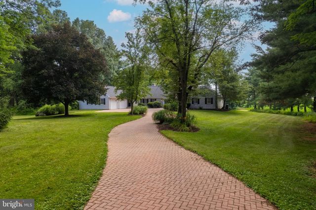 1570 WALKER ROAD, Chambersburg, PA 17201