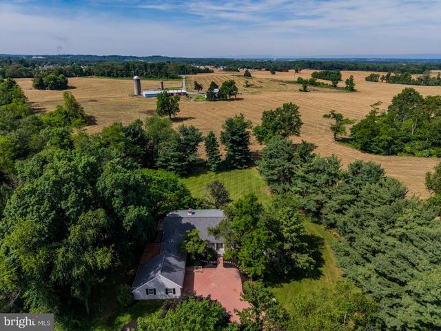 1570 WALKER ROAD, Chambersburg, PA 17201