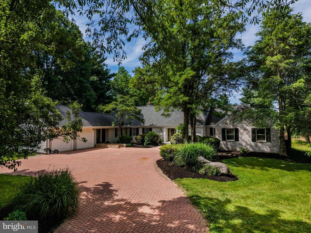 1570 WALKER ROAD, Chambersburg, PA 17201