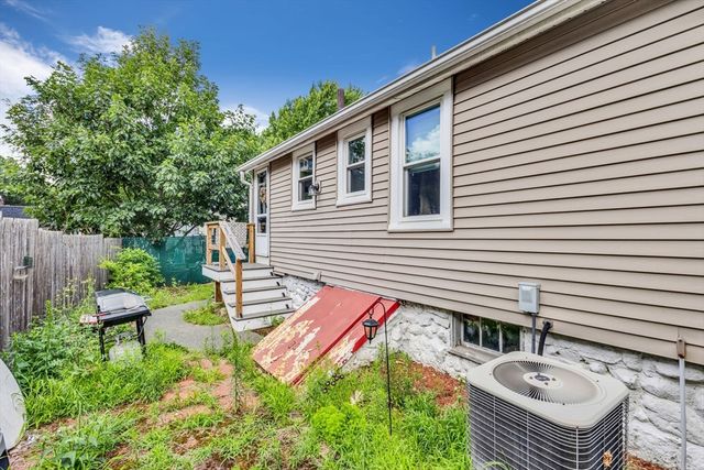 20 Darling Ct, Rockland, MA 02370