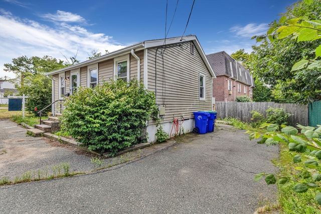 20 Darling Ct, Rockland, MA 02370