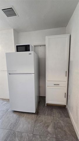 9680 NW 19th Pl, Sunrise, FL 33322