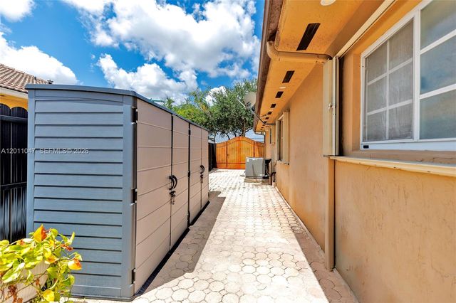 16037 NW 77th Pl, Miami Lakes, FL 33016