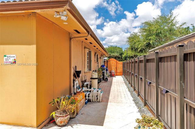 16037 NW 77th Pl, Miami Lakes, FL 33016