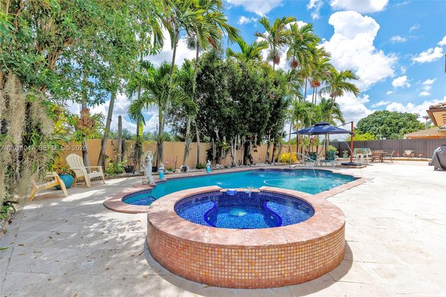 16037 NW 77th Pl, Miami Lakes, FL 33016