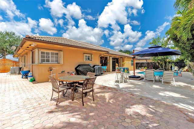 16037 NW 77th Pl, Miami Lakes, FL 33016