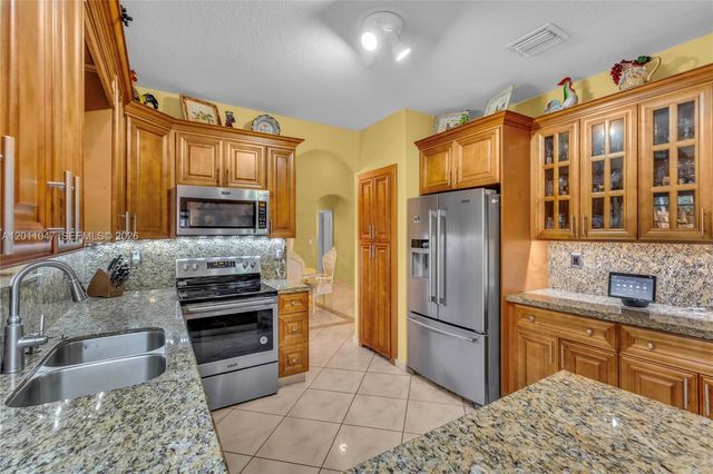 16037 NW 77th Pl, Miami Lakes, FL 33016