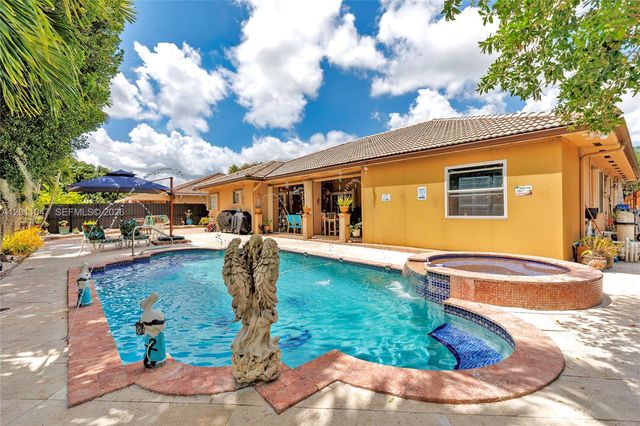16037 NW 77th Pl, Miami Lakes, FL 33016