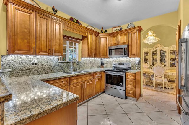 16037 NW 77th Pl, Miami Lakes, FL 33016