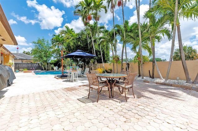 16037 NW 77th Pl, Miami Lakes, FL 33016