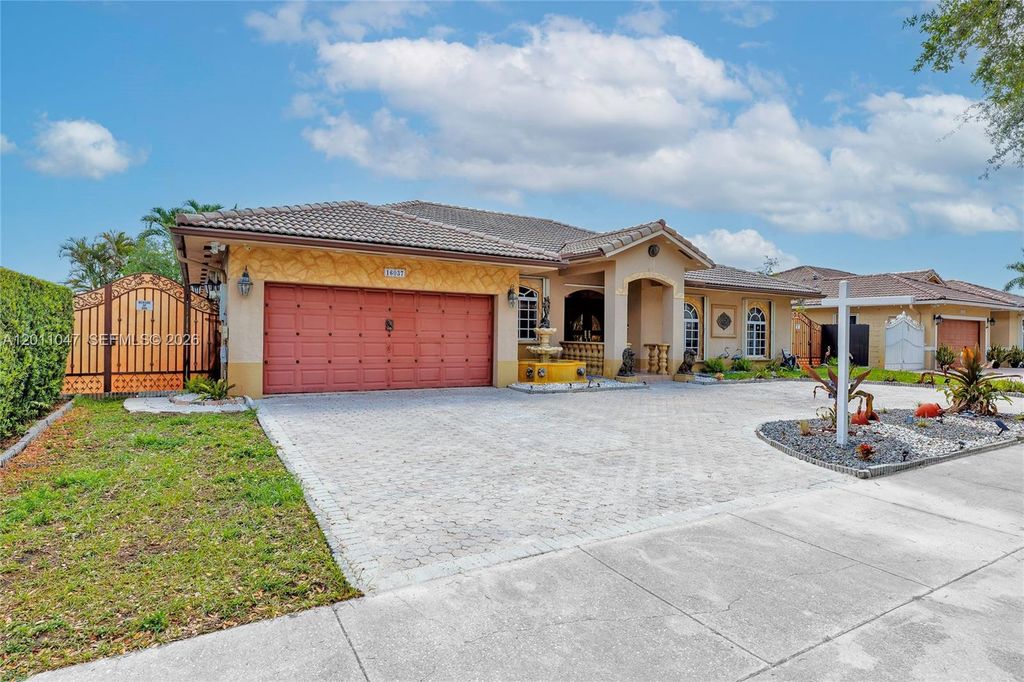 16037 NW 77th Pl, Miami Lakes, FL 33016