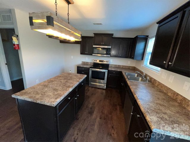 1818 Greenbrook Trail, Dallas, NC 28034
