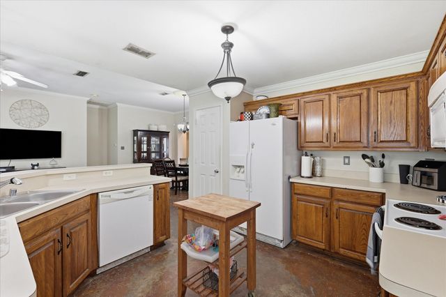 5002 Bayberry Drive, Arlington, TX 76017