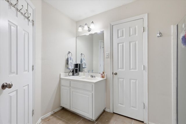 5002 Bayberry Drive, Arlington, TX 76017