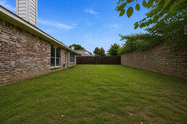 5002 Bayberry Drive, Arlington, TX 76017